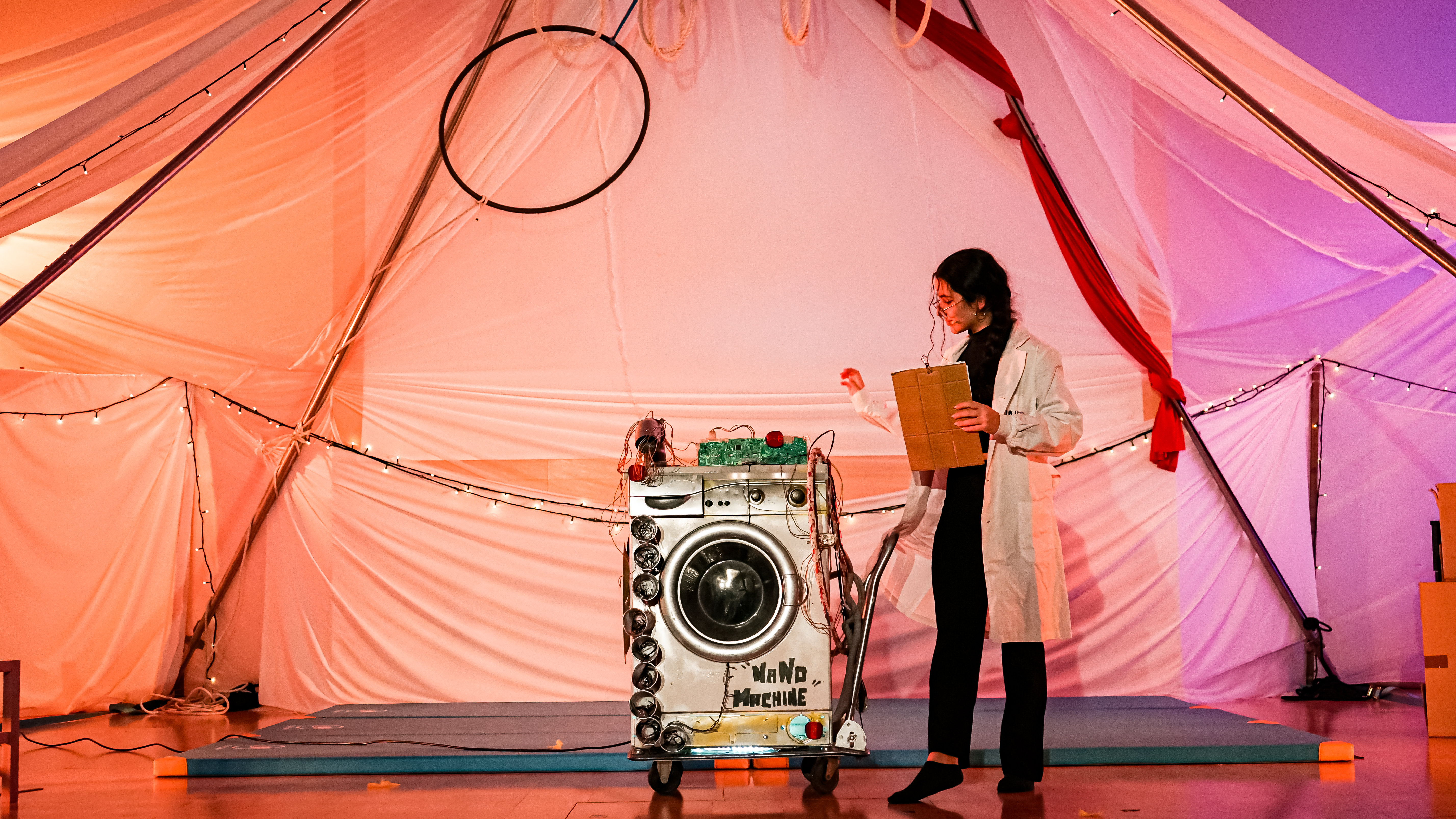 Nano Circus: the amazing experience of arts & science