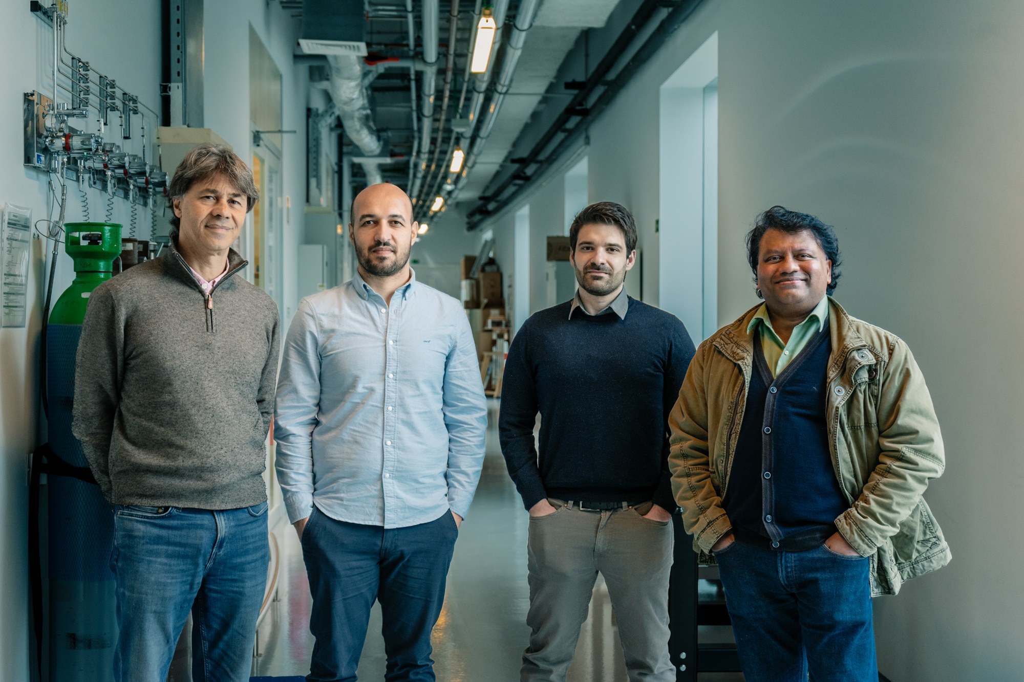 Seeing the invisible: How electron microscopy reveals the hidden structure of battery electrodes