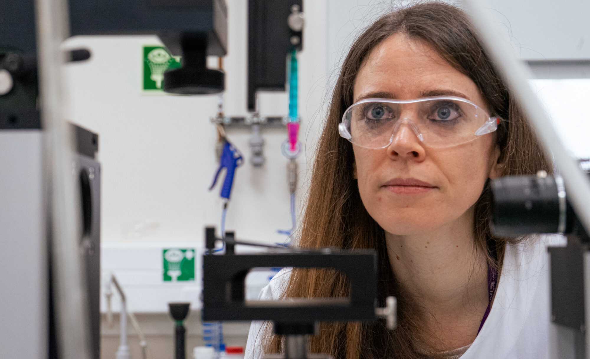 Eco-friendly cotton that repels water and separates oil